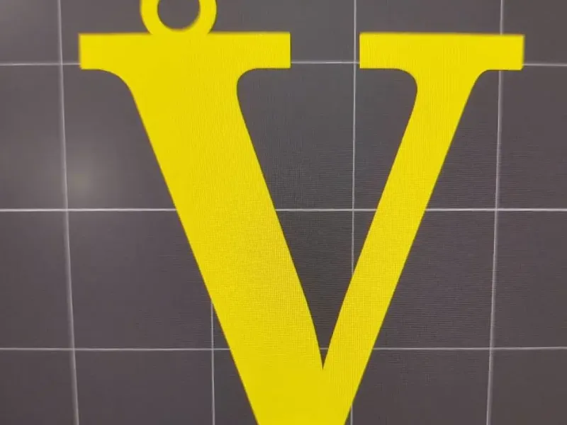 Брелок с буквой V