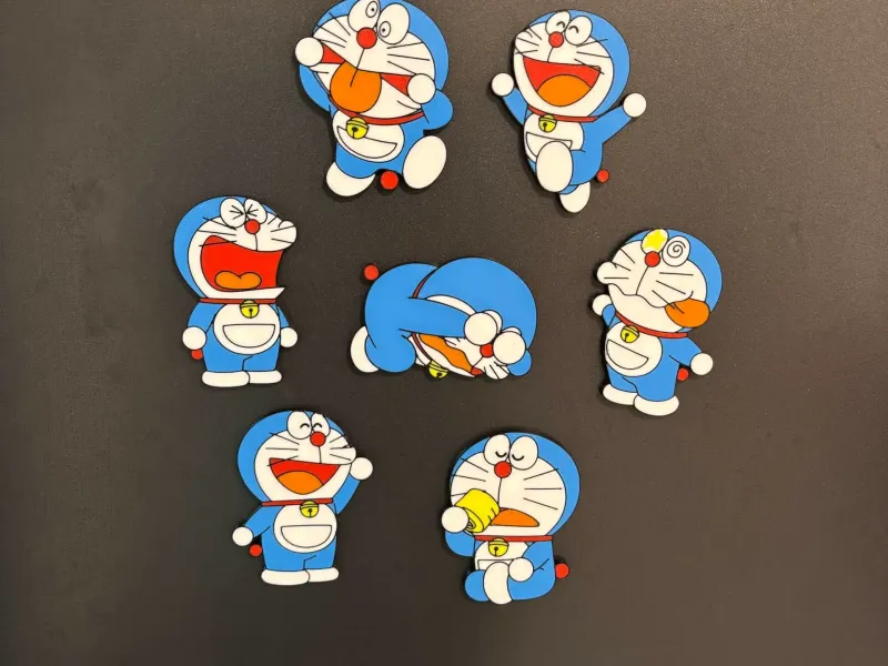 Magnete per frigorifero Doraemon a 6 colori