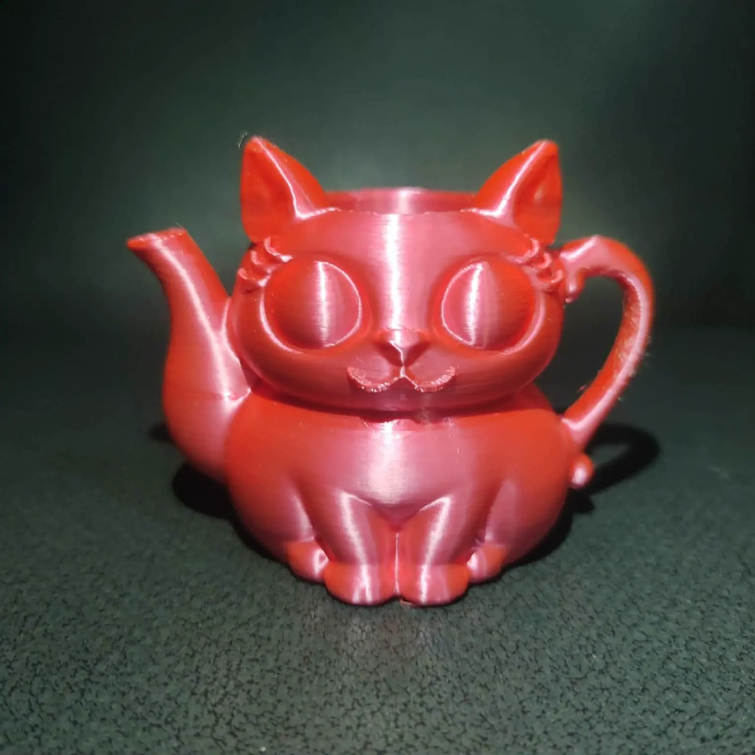 Adorable Sitting Cat With Big Eyes And Curled Tail Teapot