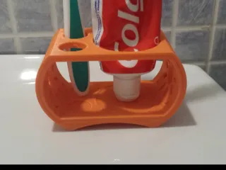 cepillo de dientes y pasta