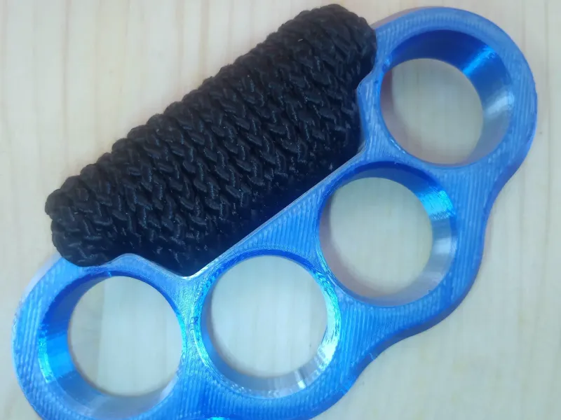 Knuckle Duster with paracord