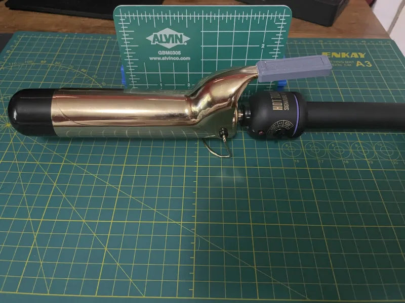 Hot Tools Pro Signature Gold Curling Iron thumb grip