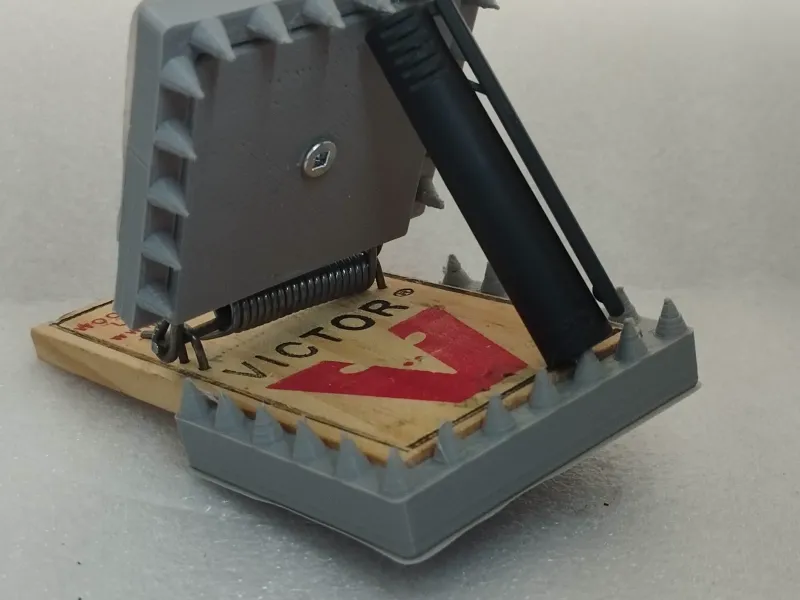 Spikes for mousetrap