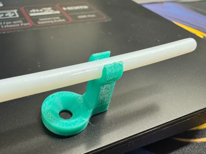 Tube wall clip. PTFE 4mm.
