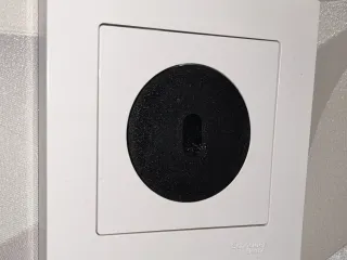 Заглушка для розетки без заземления