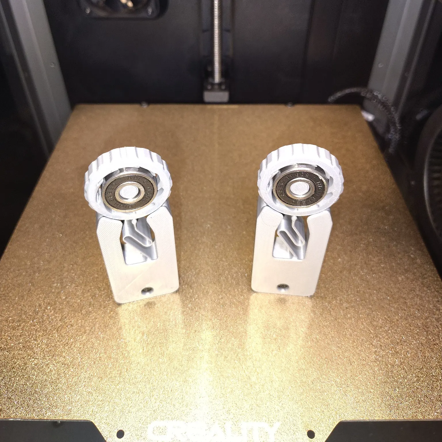 Fidget spinner clicker roller toy skateboard 608 bearing