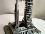 Cohete espacial con torre de lanzamiento – Modelo 3D-5