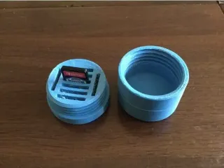 screw top switch game holder