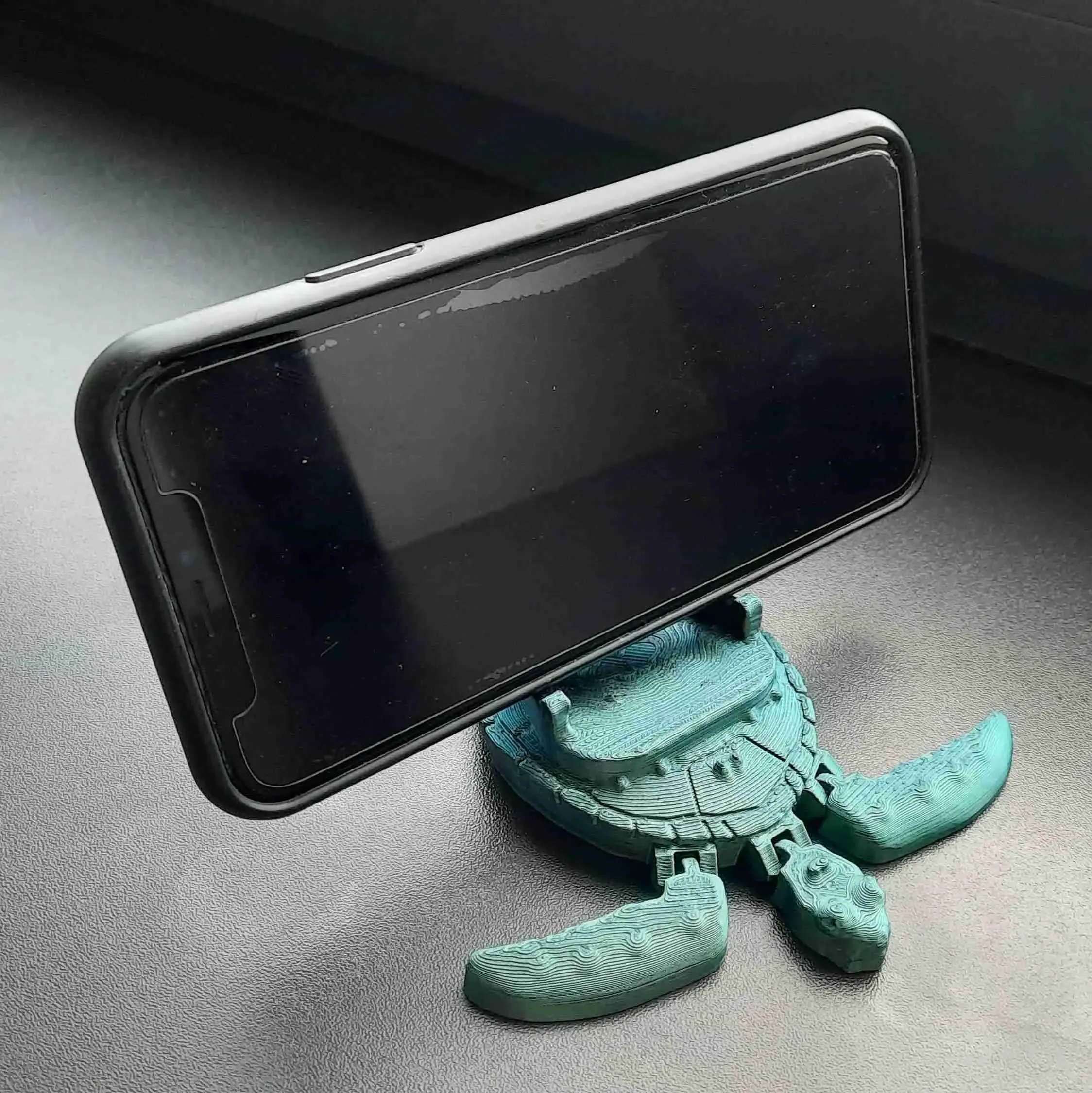 Articulated turtle PHONE holder