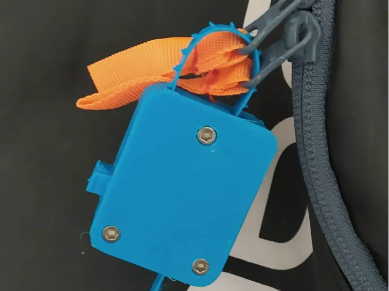 Zip padlock