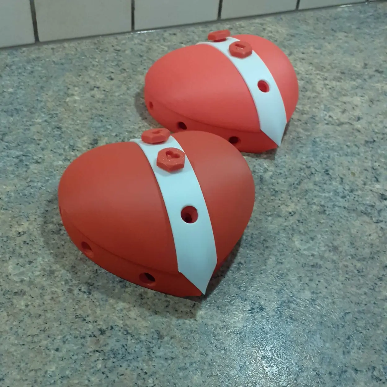 ANNOYING TORTURE HEART GIFT BOX WITH 19 BOLTS