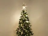 Confetti-Filled Tree Topper-0