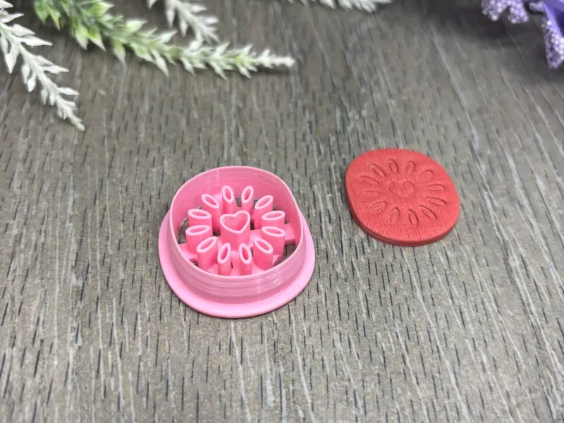 OVAL WITH HEART CLAY CUTTER
