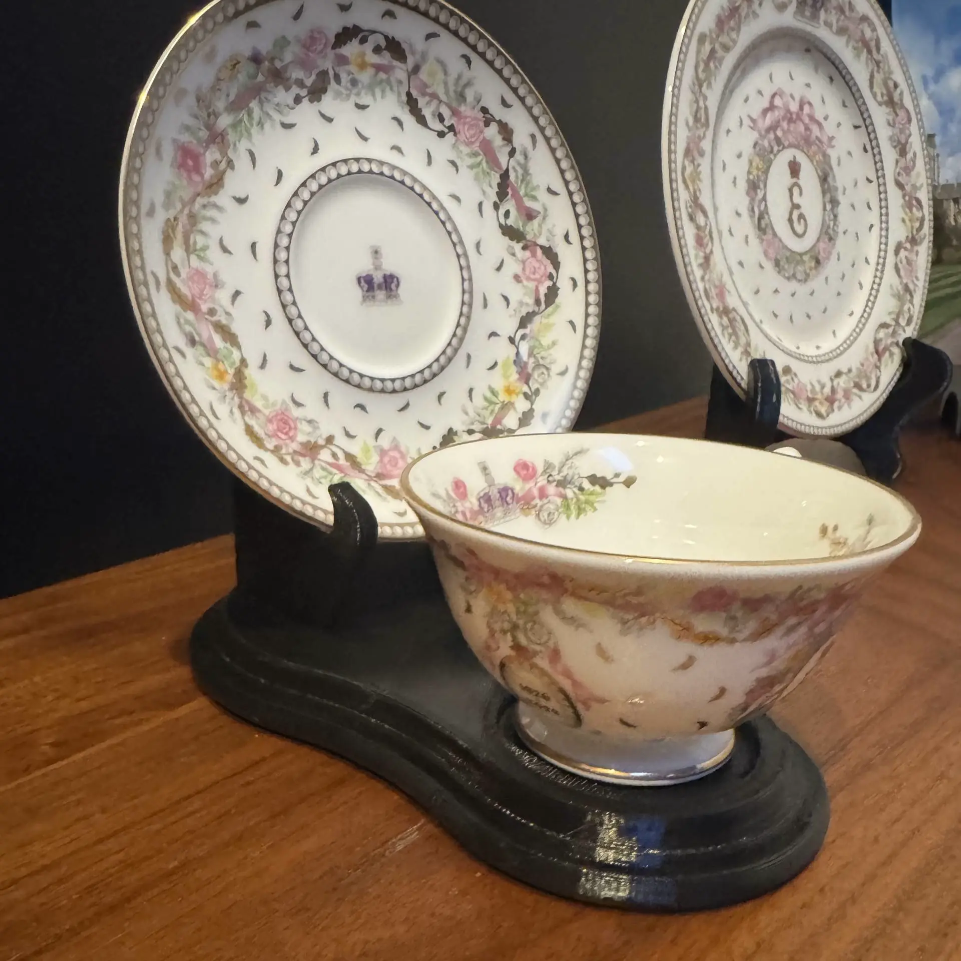 Tea Cup and Saucer Stand