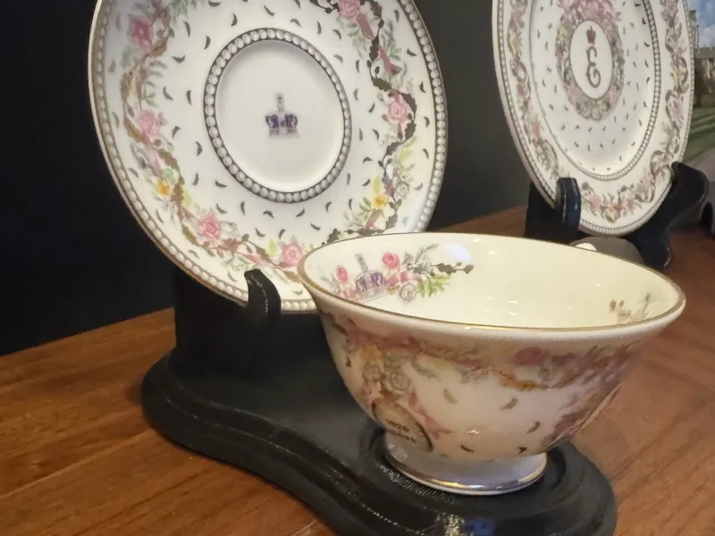 Tea Cup and Saucer Stand