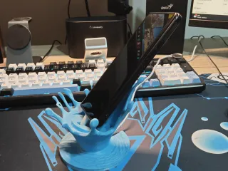Water spash holder