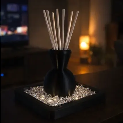 موزع عطور أنيق مع صينية كريستالية