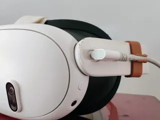 Quest Cable Clip