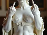 Frau Statue 2 Mittelfinger-1