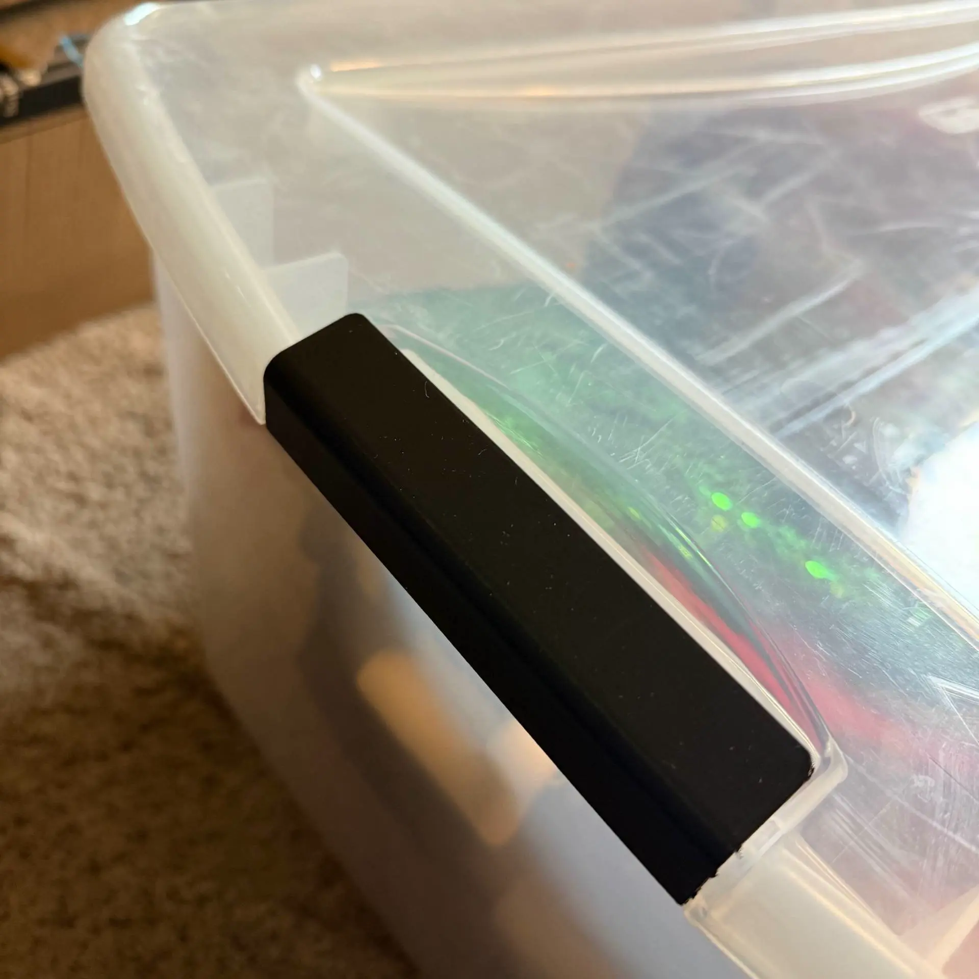 Replacement handle for storage boxes