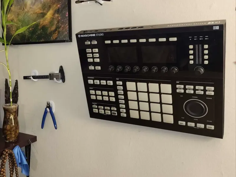 Maschine studio wall mounting system.