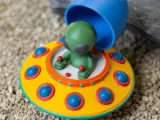 FLYING SAUCER WITH ALIEN-3