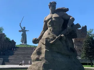 Памятник Стоять насмерть 