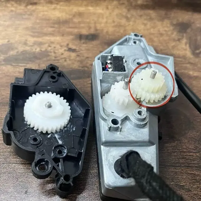 Rear view camera movement mechanism for Volkswagen Passat B
