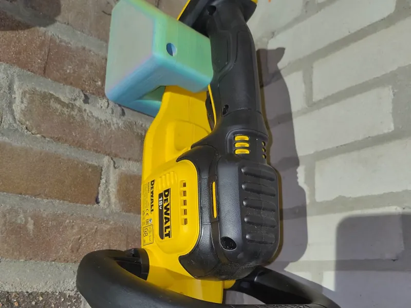 Hedge cutter wall mount