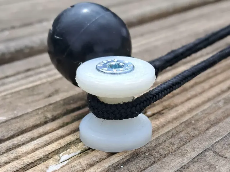 Attache pour élastique bâche ou autre.