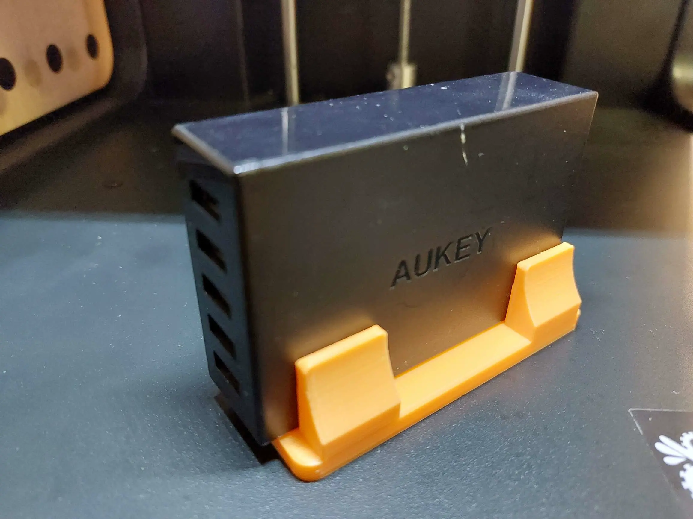 USB Charger stand (AUKEY)