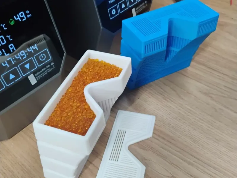 Container to boost the Creality Space Pi with silica gel.