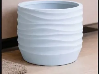 WaveFlow Vase – Vaso con Ondulazioni Orizzontali da interno