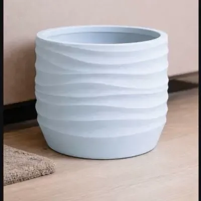 WaveFlow Vase – Vaso con Ondulazioni Orizzontali da interno