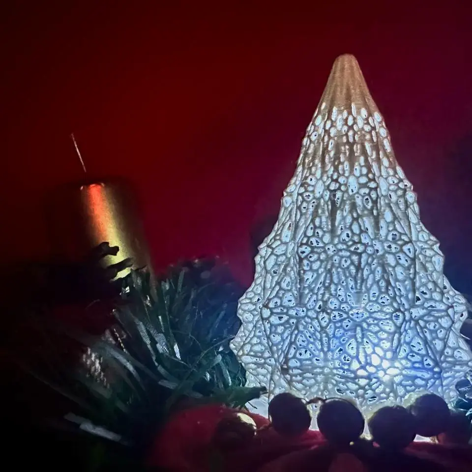 Voronoi Christmas Tree