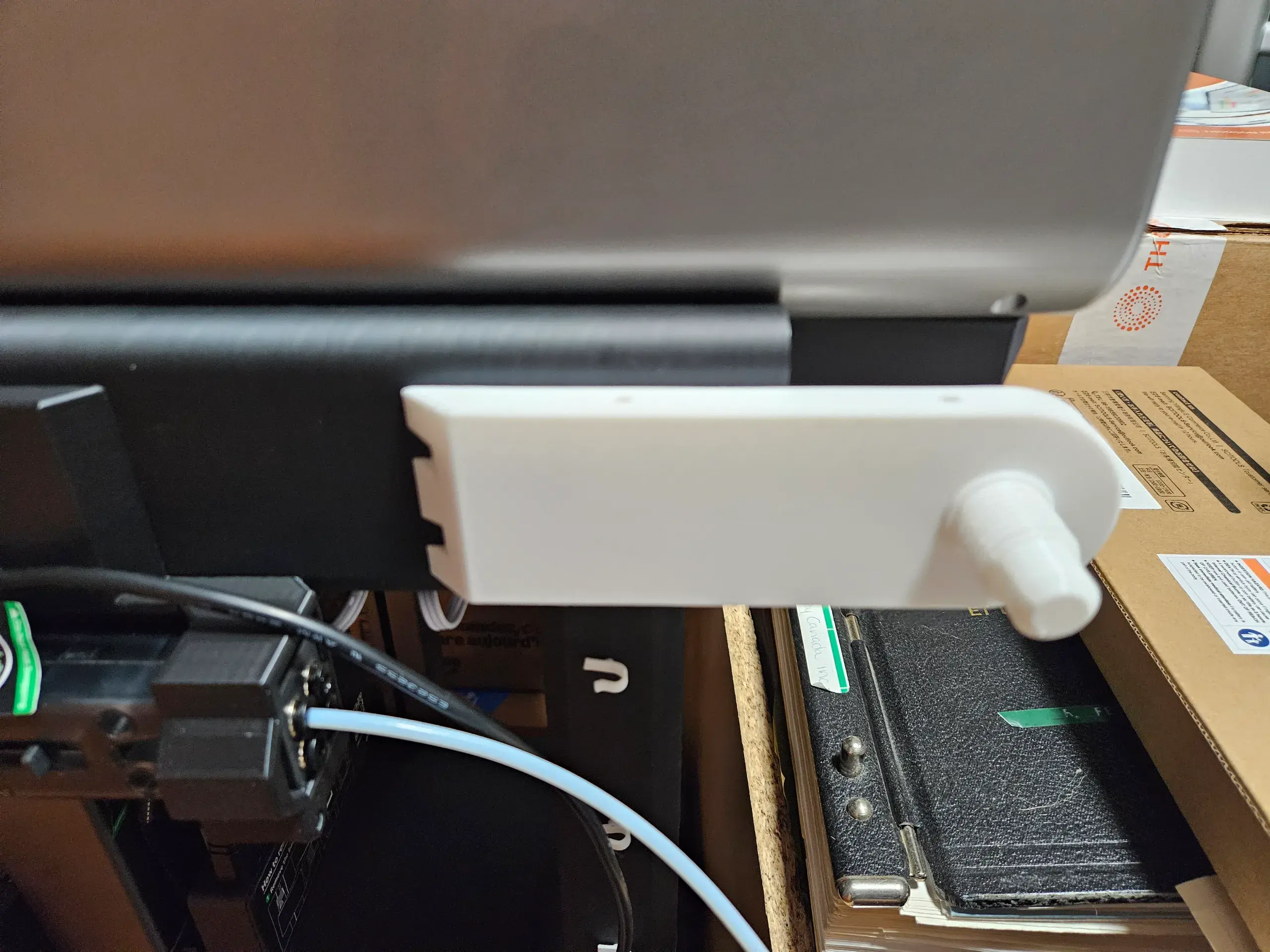 Interchangeable rear spool holder for CFS Hi overhead