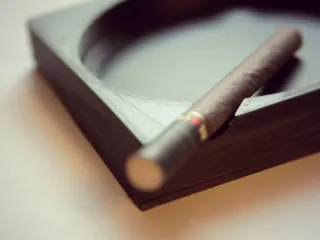 煙灰缸 ashtray