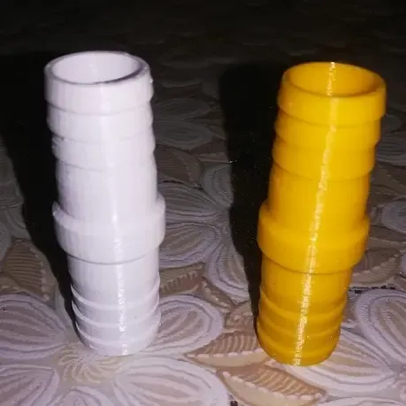 Fitting for connecting hoses