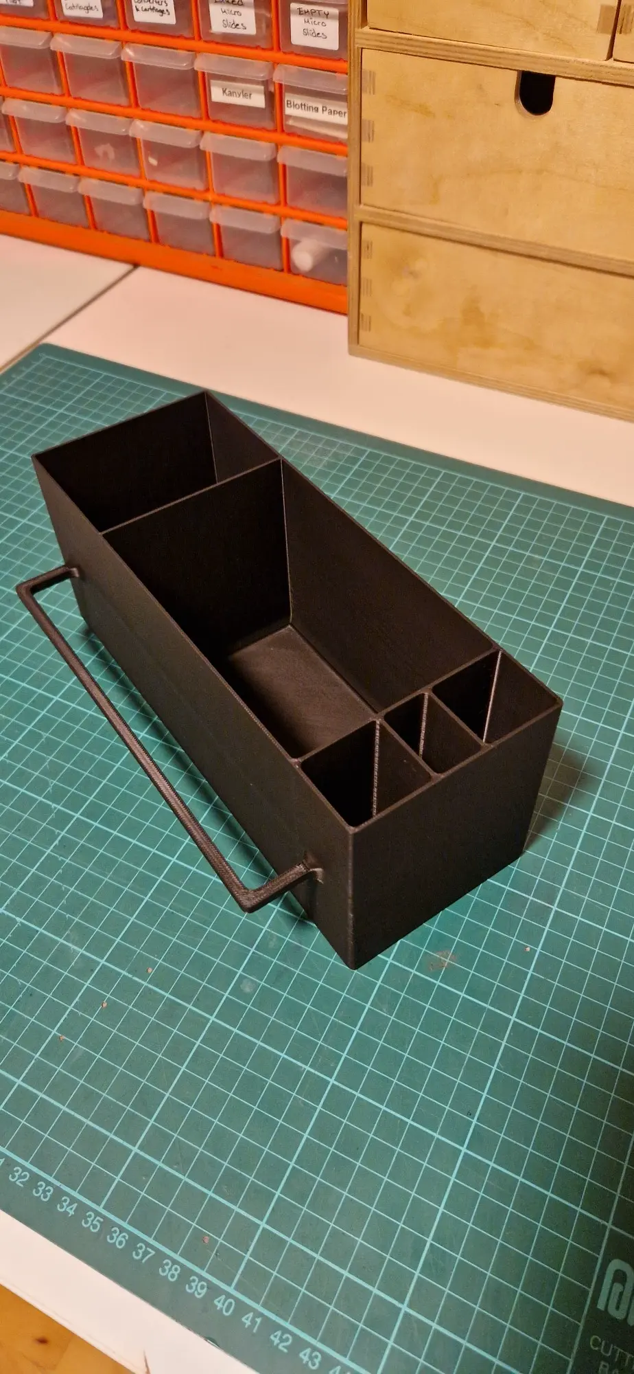 Kitchen accessories holder