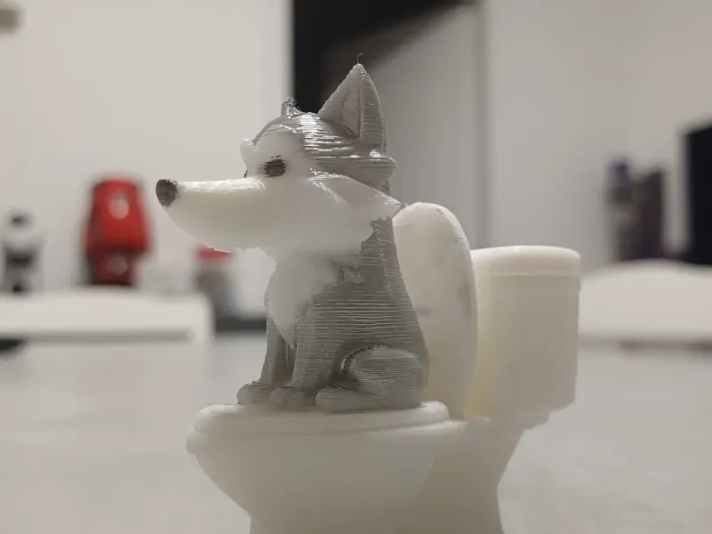 Wolf's toilette time