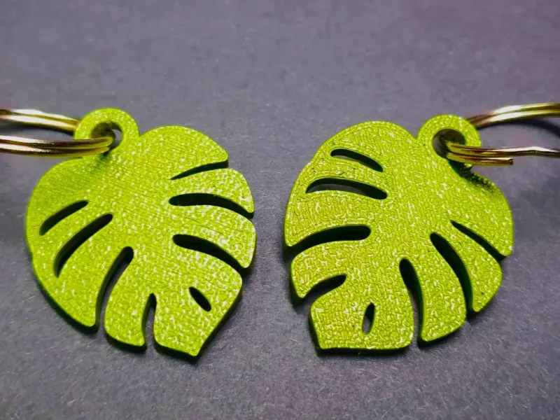Monstera Leaf Keychain – Lightweight & Stylish