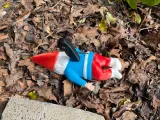 GNOMO ASESINADO CON FIGURITA DE CUCHILLO - EASY PRINT-3