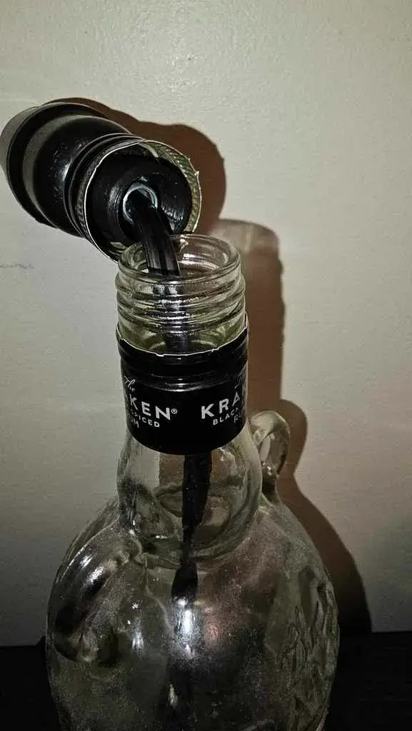Adaptador portalámparas para botella de alcohol