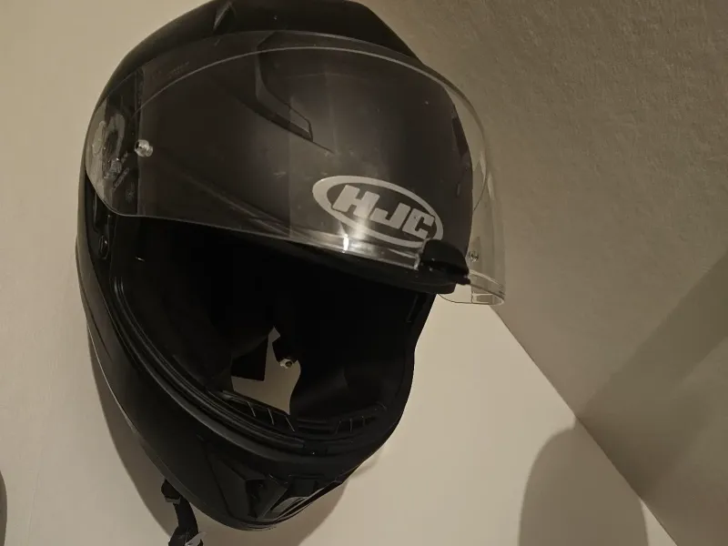 Motosiklet kask tutucu