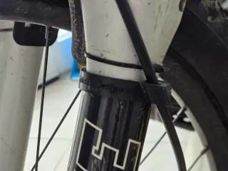Bicycle front brake hose clamp