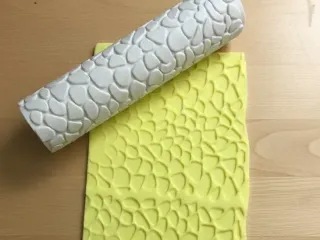 Rock shape pattern roller