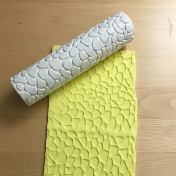 Rock shape pattern roller