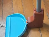 Dustpan Joint with Reversible Handle-1