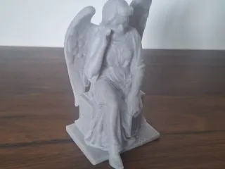 Statue in the shape of an angel