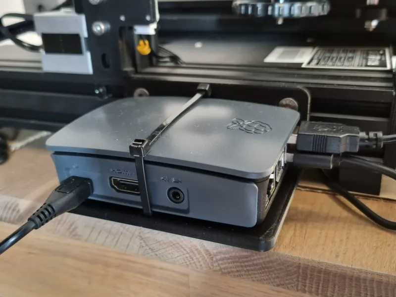 Raspberry Pi 3B ホルダー